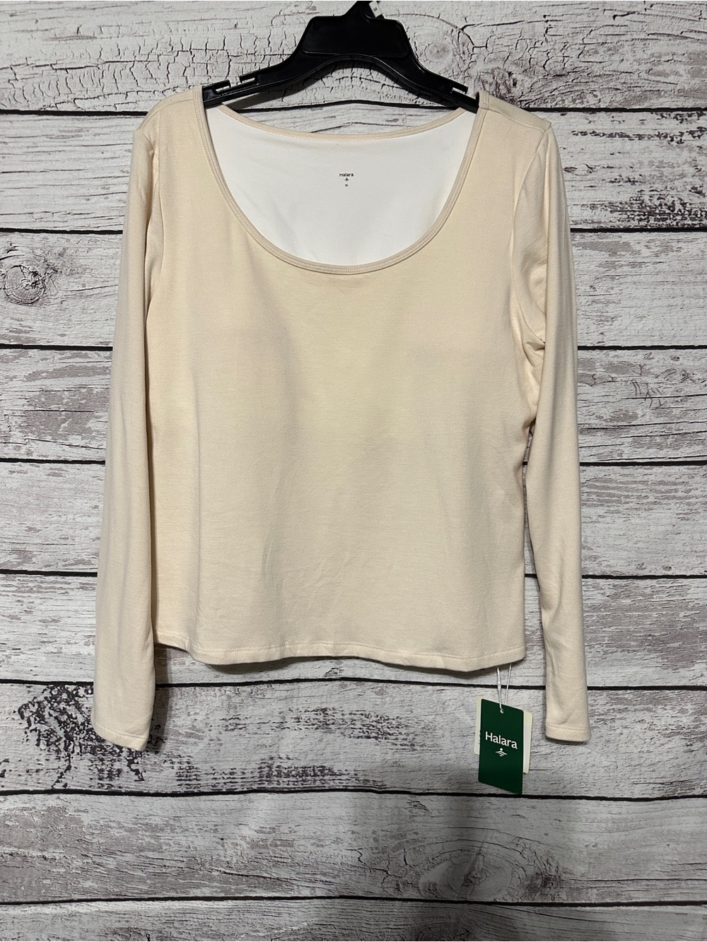 NWT Halara XL Cream Long Sleeve Scoop Neck Built In Bra Stretch Top